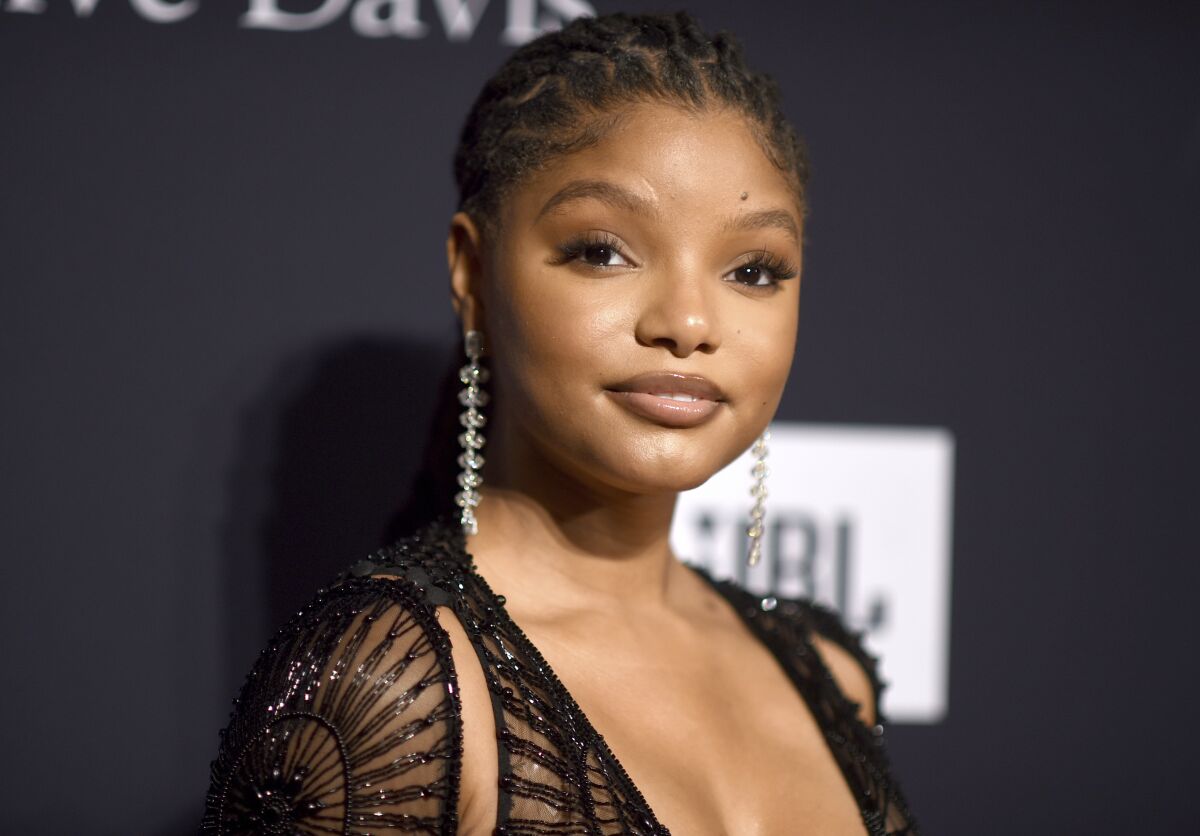 Halle Bailey Not Shocked By Racist Little Mermaid Backlash Los Angeles Times 