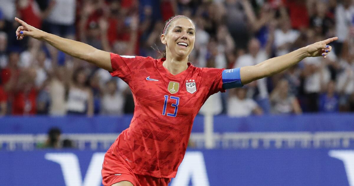 Alex Morgan, kadınlar için oyunu değiştiren bir futbol yıldızı olarak emekli oldu
