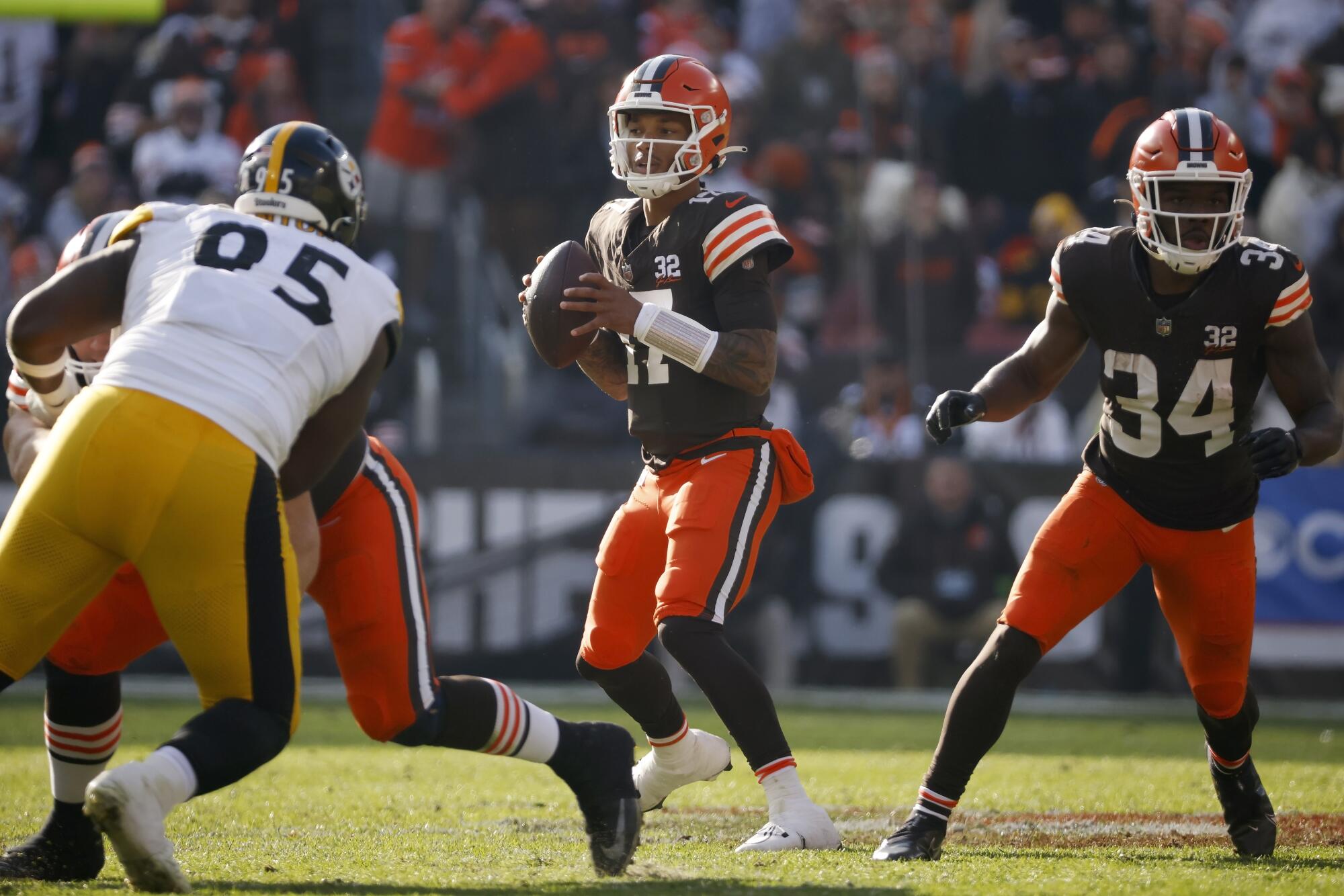 Browns quarterback Dorian Thompson-Robinson looks to throw the ball against the Steelers on Nov. 19 in Cleveland.