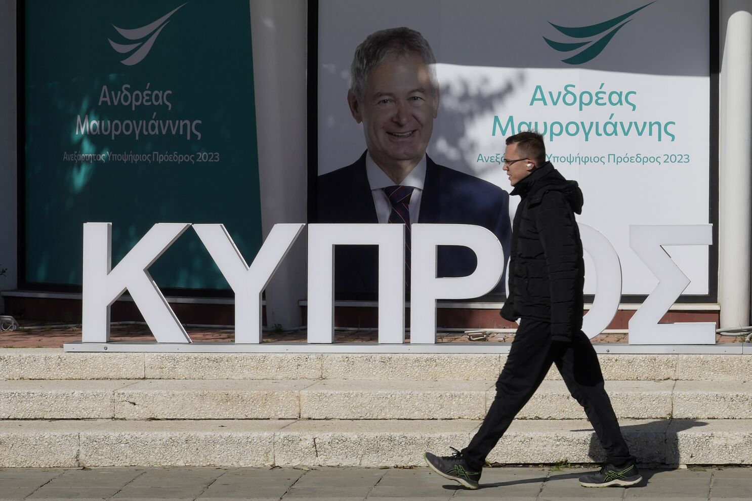 Cypriots start voting in tight presidential election
