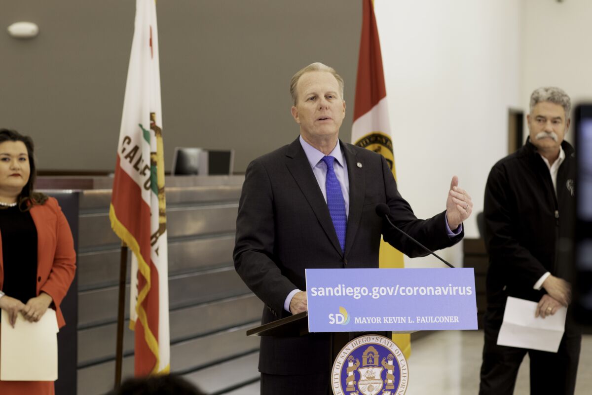 Mayor Kevin Faulconer spoke about ways San Diegans can give back with SD City Councilmember Vivian Moreno and the San Diego Food Bank CEO James Floros.