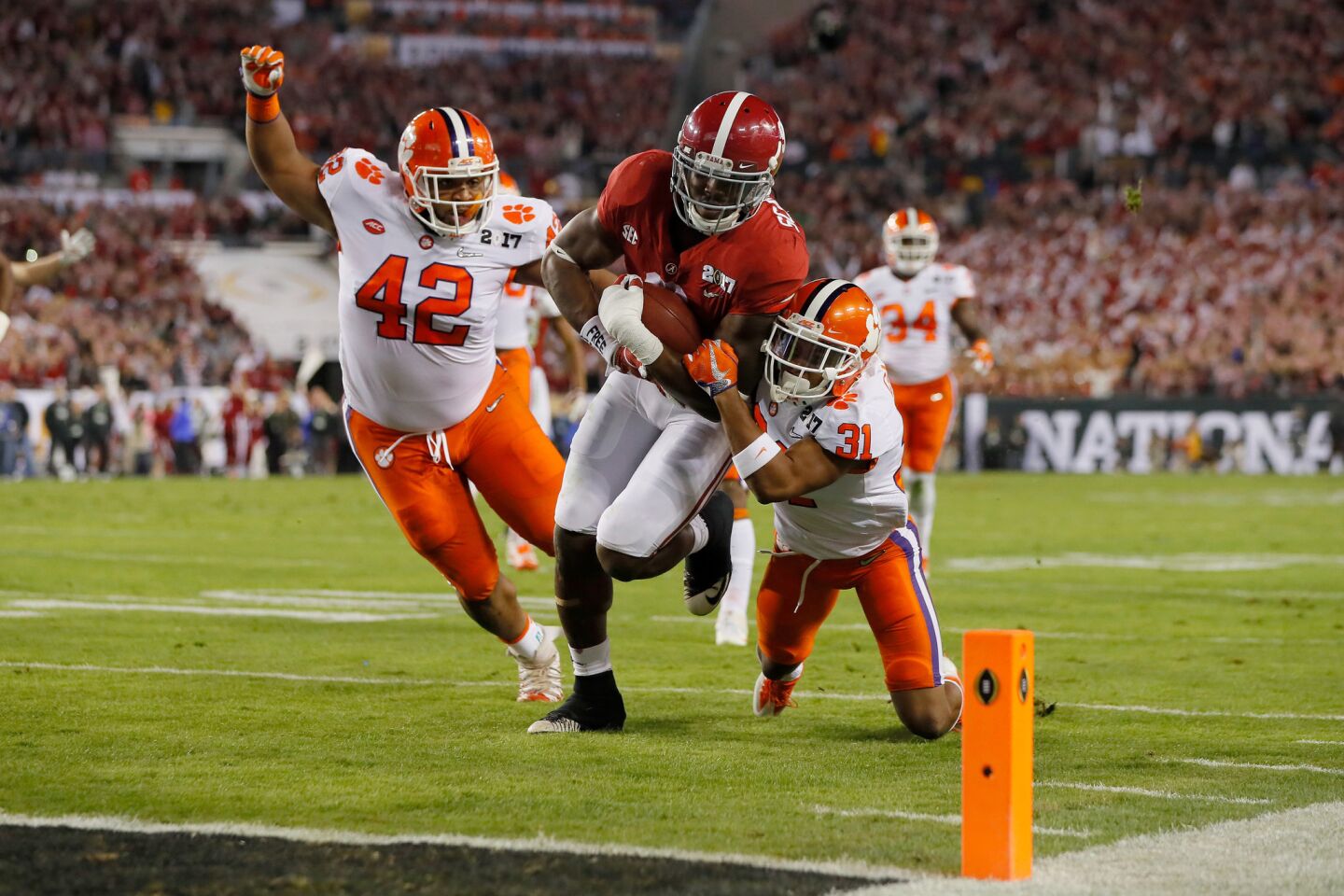 Alabama running back Bo Scarbrough beats the Clemson defense for a 25-yard touchdown run during the first quarter.
