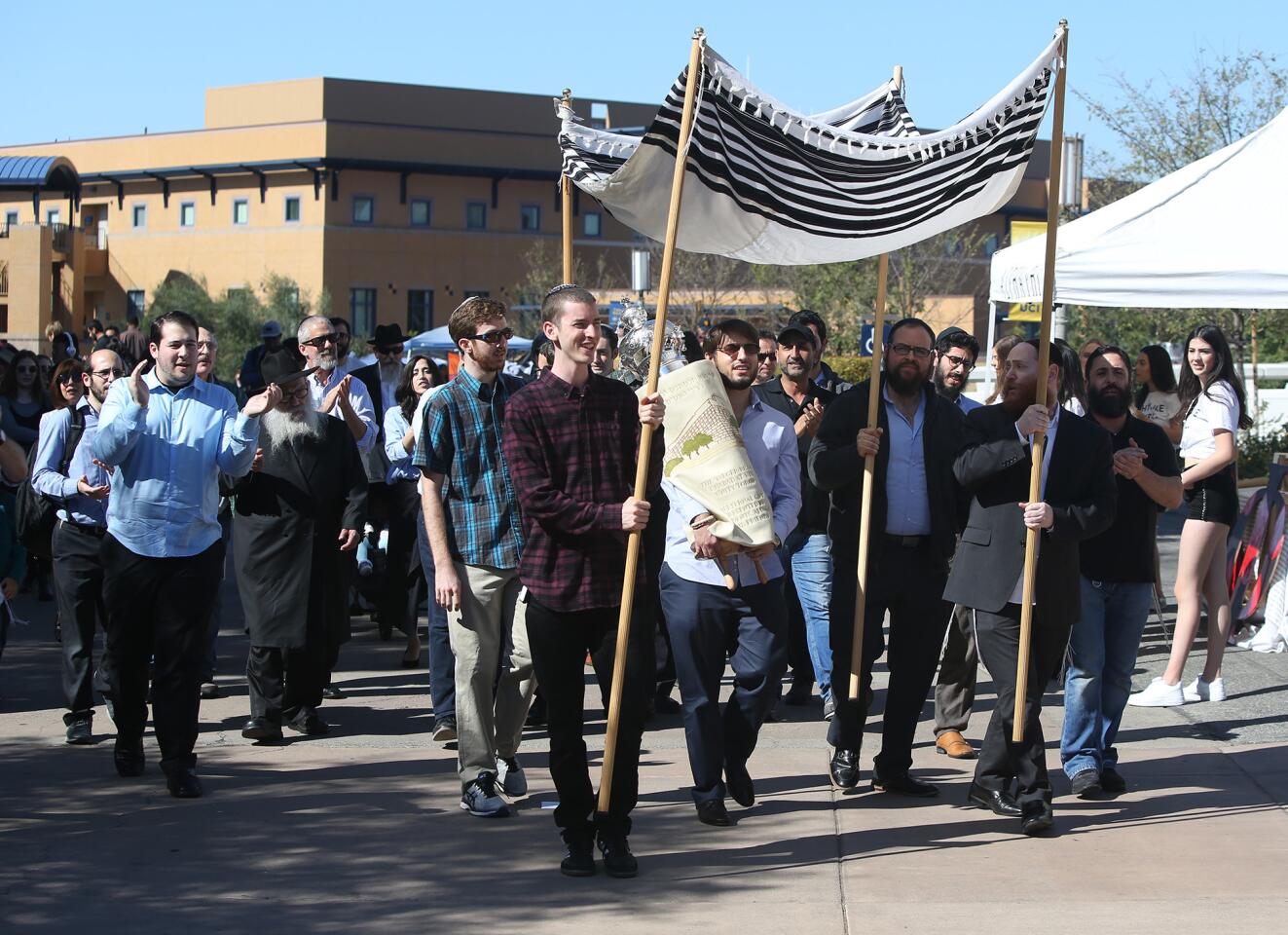 la-celebration-for-unity-torah-at-uci-20180205-008