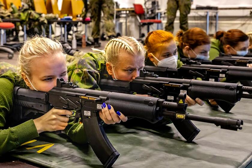 HELSINKI - When the Finnish Reservists Association recently announced wartime defense courses for civilian women in the southern town of Hameenlinna, the 400 slots filled almost immediately, with a waiting list of 500 more.