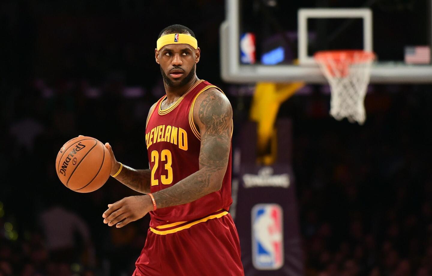 3) LeBron James: Básquetbol / Cleveland Cavaliers NBA / 77.2 millones de dólares.