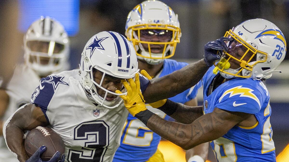 Justin Herbert, Chargers' offense come up short again in Los Angeles' 20-17  loss to Dallas