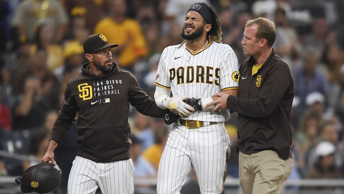 Padres' Fernando Tatis Jr. day-to-day with oblique tightness