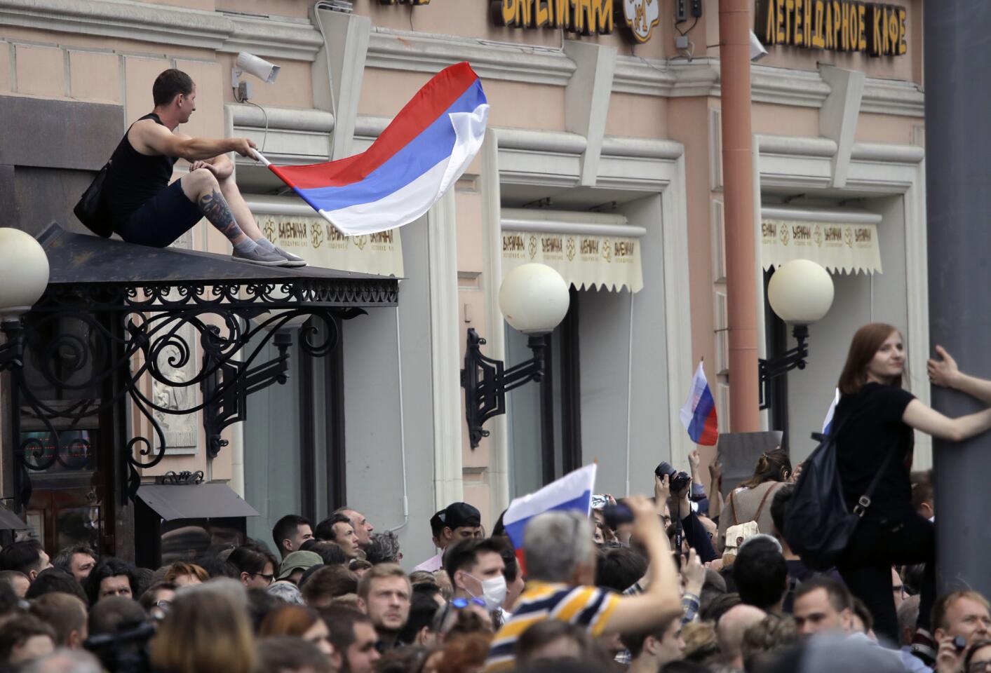 Thousands of anti-government activists protesting across Russia