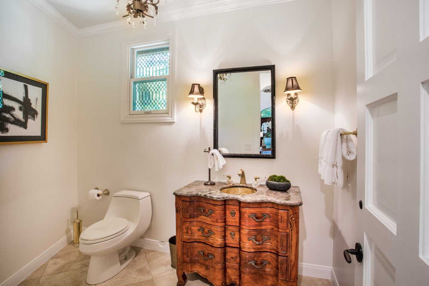 Chris Pratt and Anna Faris' marital home: a bathroom