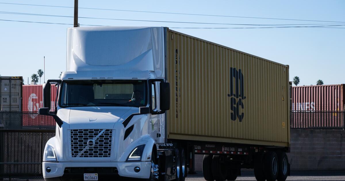California sues Trump policy to connect transport grants to immigration California sues Trump policy to connect transport grants to immigration