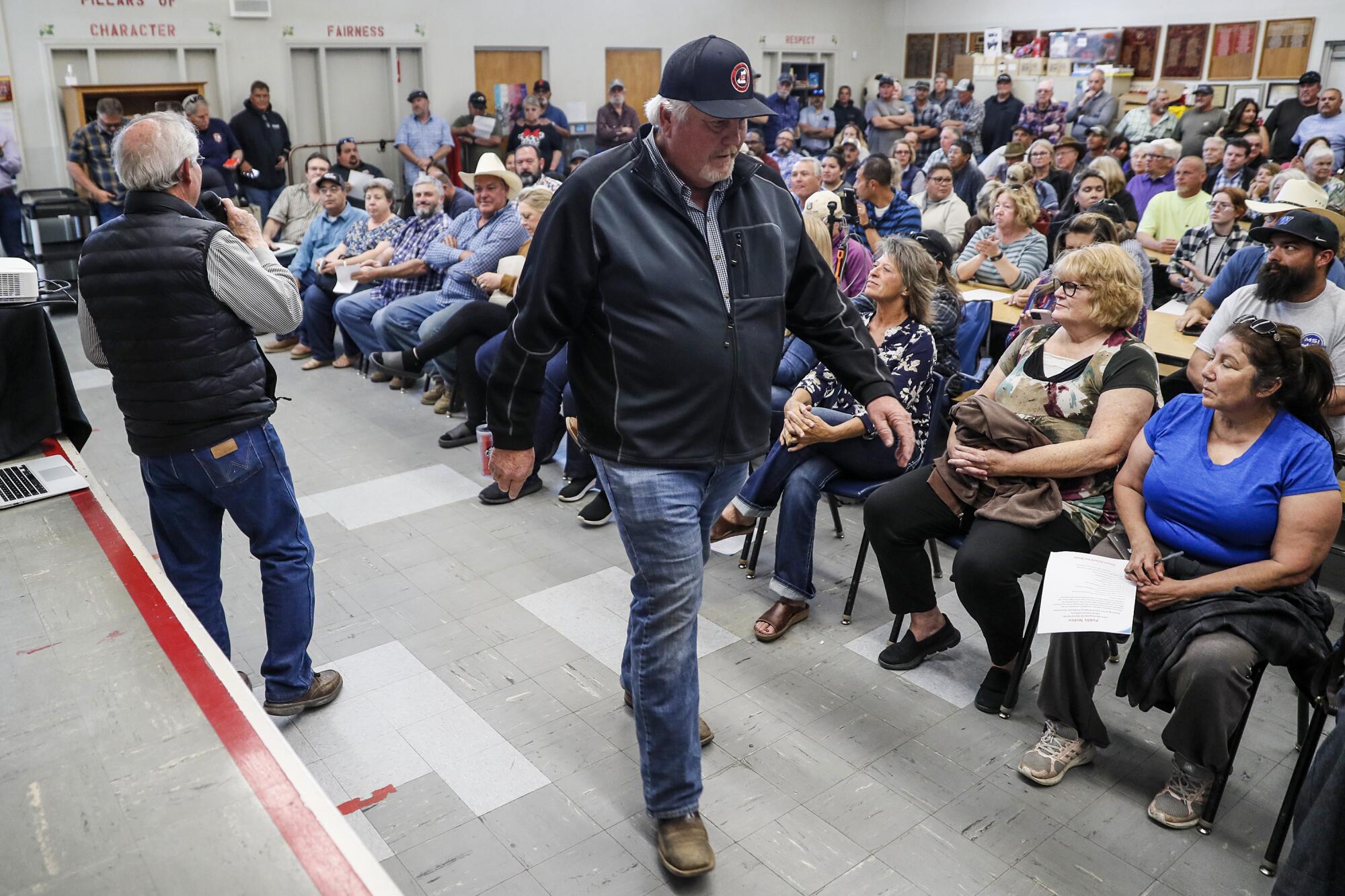 Kings County Supervisor Doug Verboon hosts a town hall meeting to address flood threats. 
