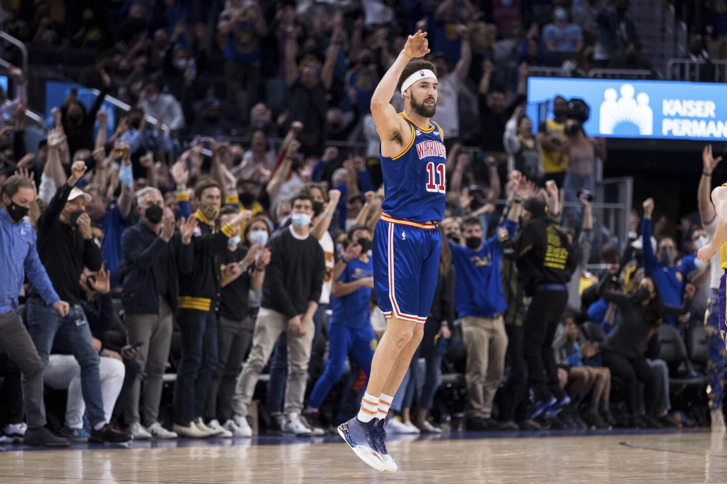 Montrezl Harrell scores career-high 30 as Clippers rout short