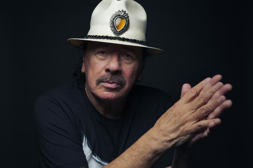 Carlos Santana posa para un retrato el viernes 16 de junio de 2023 en Nueva York. (Foto Drew Gurian/Invision/AP)