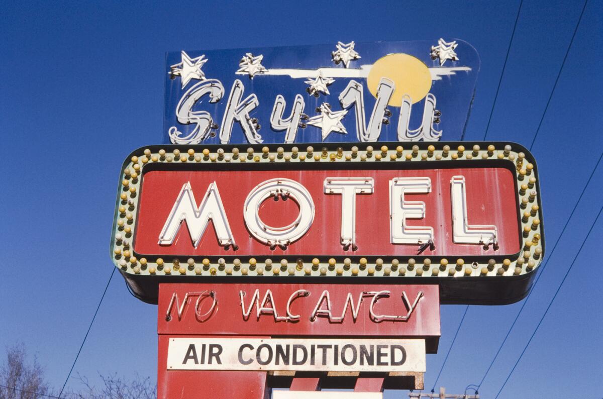 Sky Vu Motel Sign, Kansas City, Mo. (John Margolies/Library of Congress)