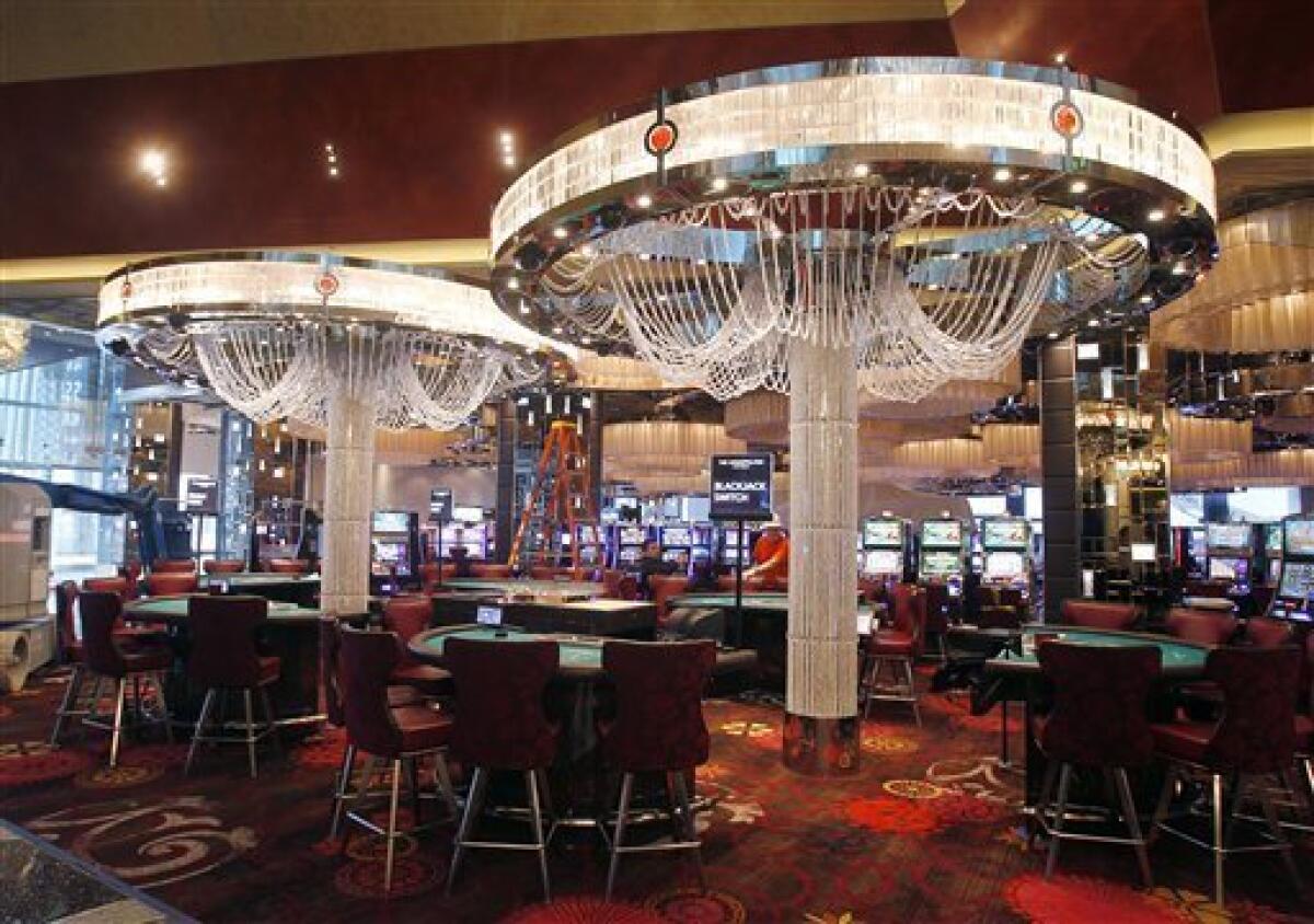 Job Diary: I'm a Dancing Dealer at a Casino in Las Vegas