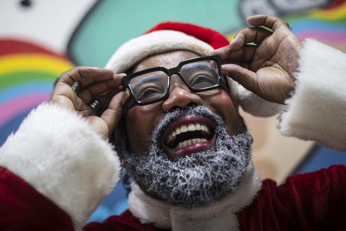 Rodrigo Franca se prepara para su papel como "Papai Negro" o Santa Claus Negro