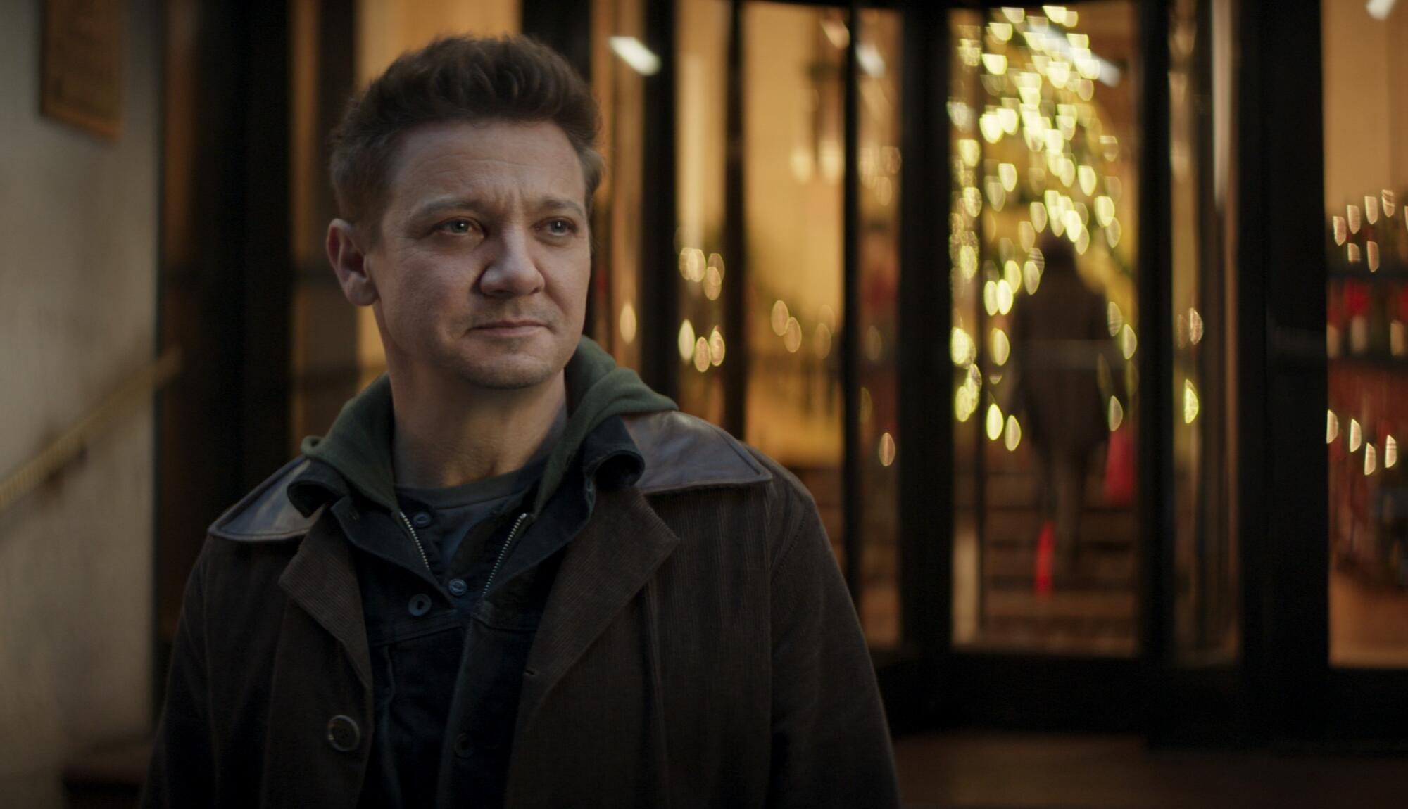 Renner como Hawkeye/Clint Barton.