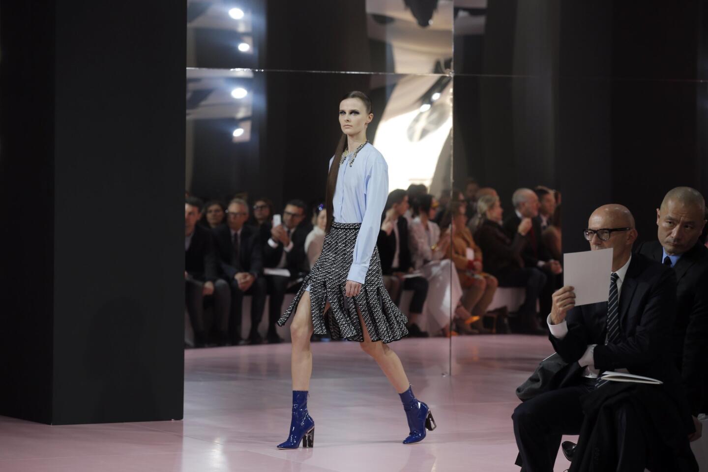 82 Shopping - Scarfs - Louis Vuitton ideas in 2023