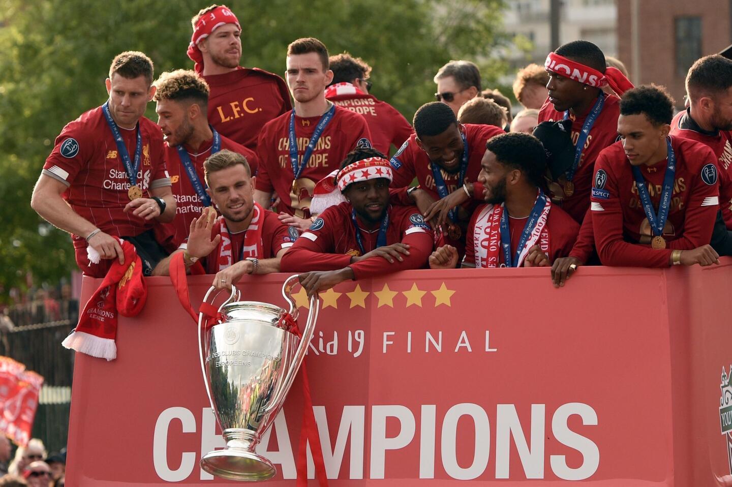 FBL-EUR-C1-ENG-LIVERPOOL-TROPHY-PARADE