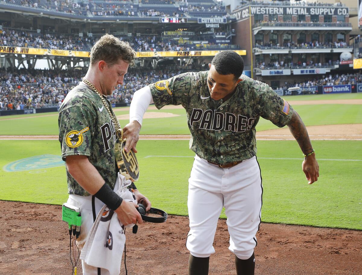 Manny Machado homers twice as Padres keep 'emptying the tank