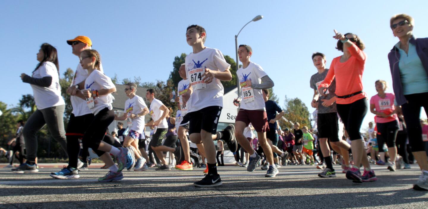 Photo Gallery: The annual Community Center of La Cañada Flintridge Thanksgiving Day Run