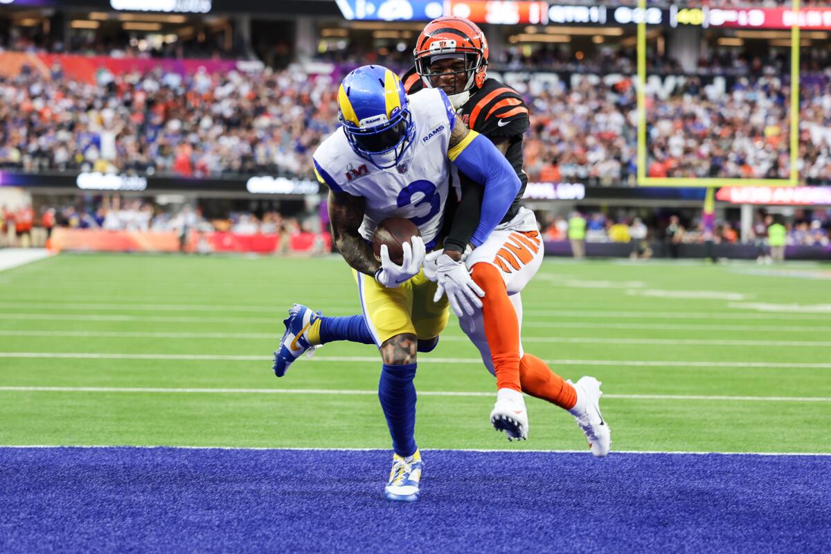 Rams wide receiver Odell Beckham Jr. pulls in a touchdown pass in front of Bengals cornerback Mike Hilton.