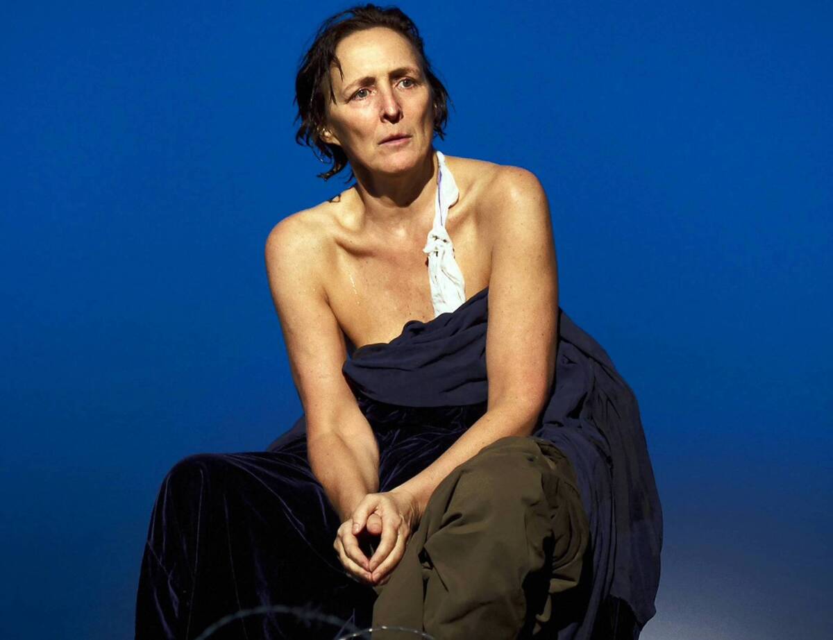 Fiona Shaw's fierce virtuosity transforms Colm Tóibín’s extended monologue "The Testament of Mary" into a full-blooded theatrical portrait.