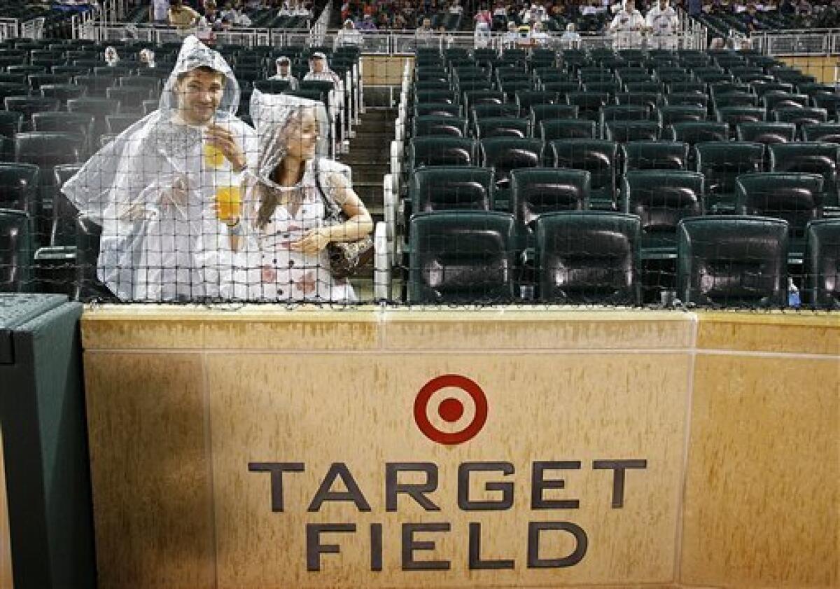 Ny Yankees And Minnesota Twins Fans At Target Field Minneapolis