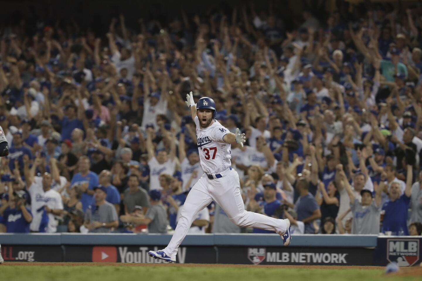 World Series Game 2 results: Astros stun Dodgers bullpen to even series -  True Blue LA