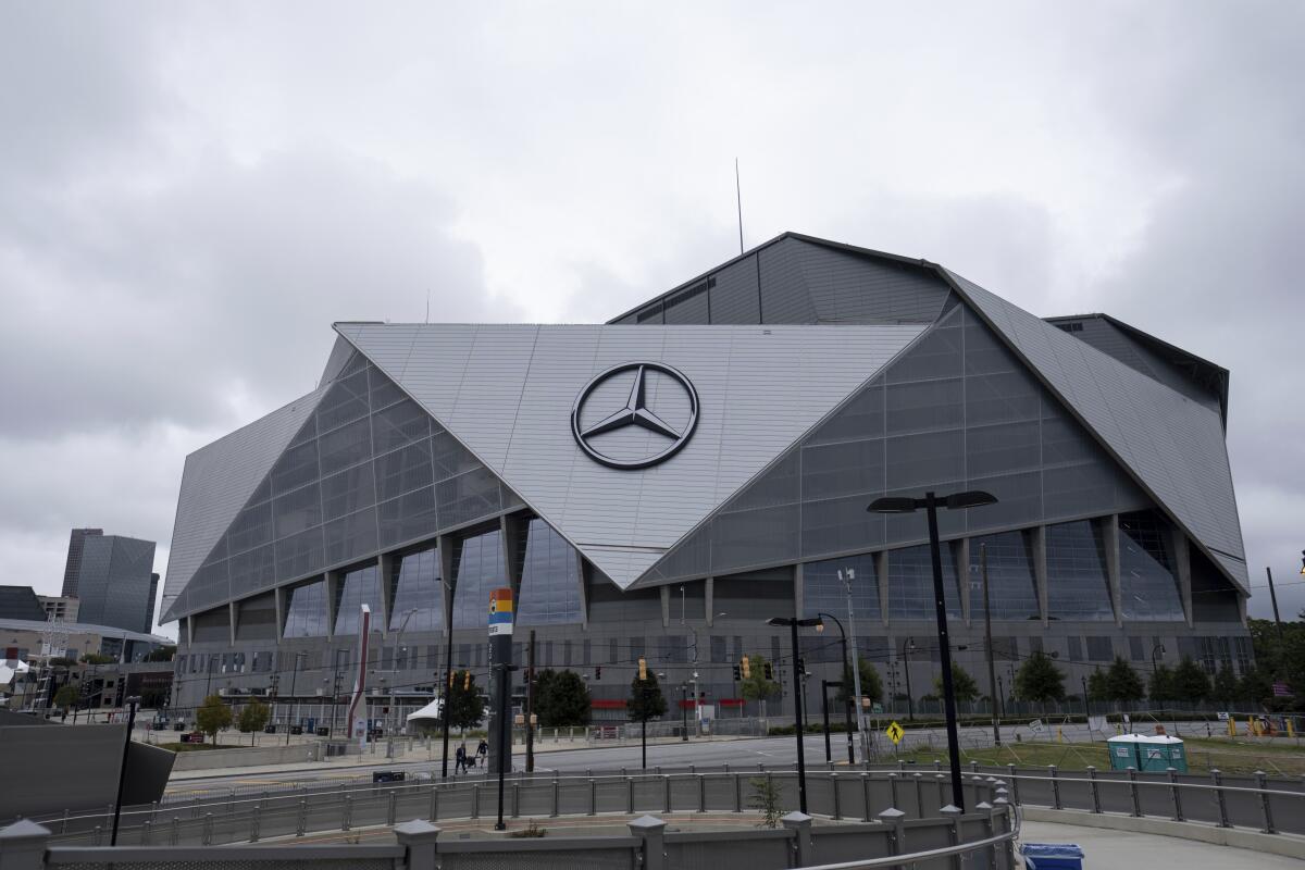 La foto del viernes 17 de septiembre de 2021 muestra el Mercedes-Benz Stadium de Atlanta.