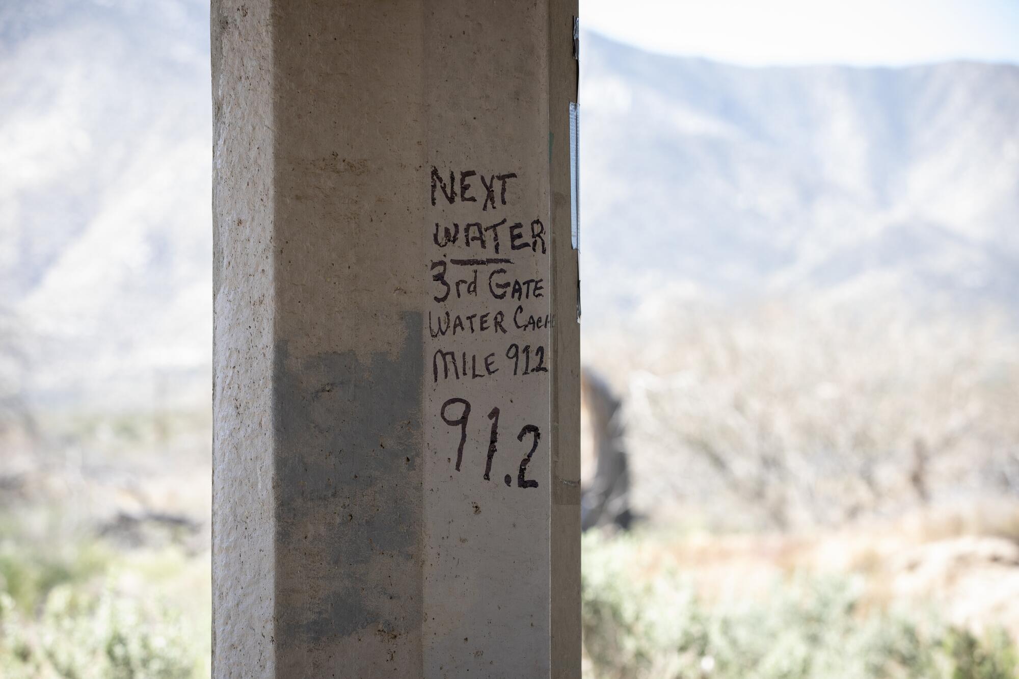 A note at Scissors Crossing letting hikers know where the next water stop