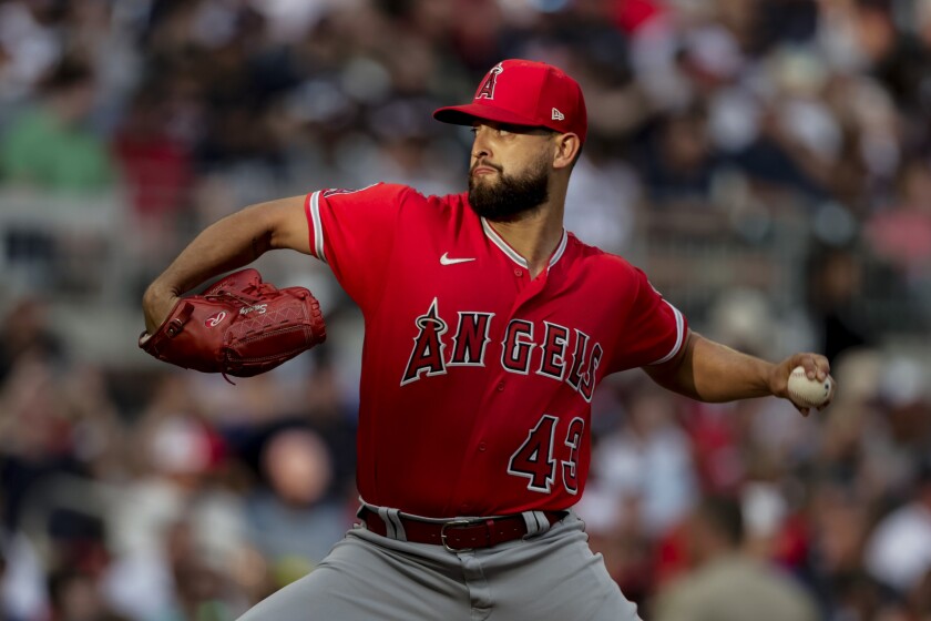 Le partant des Angels, Patrick Sandoval, lance contre les Braves d'Atlanta le 23 juillet 2022.