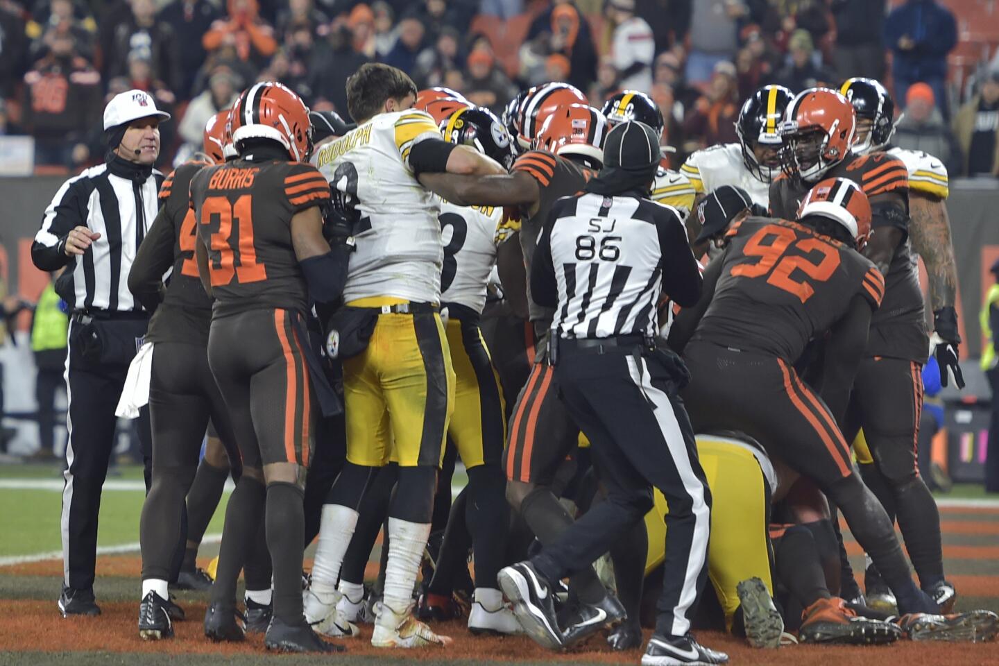 Steelers QB Mason Rudolph apologizes for involvement in late-game brawl