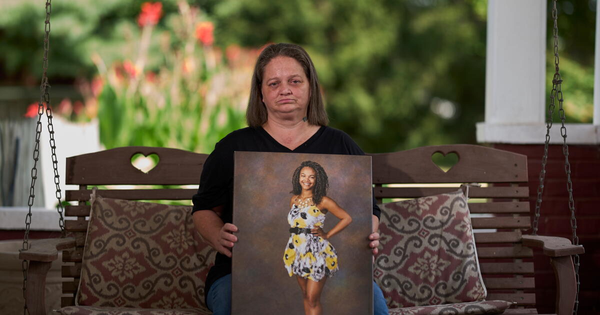 Photo: latimes.com Christy Spivey poses with a portrait of her late daughter, Tasia Fortune, on Tuesday, Sept. 8, 2026, in Marion, Ky. (AP