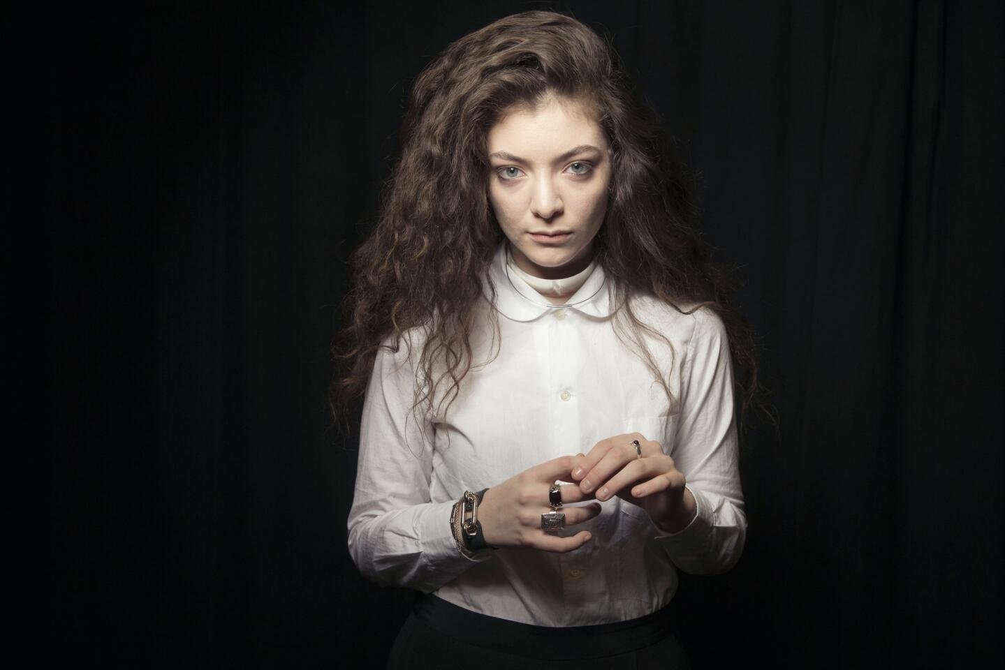 Lorde gets cyberbullied for having an Asian boyfriend
