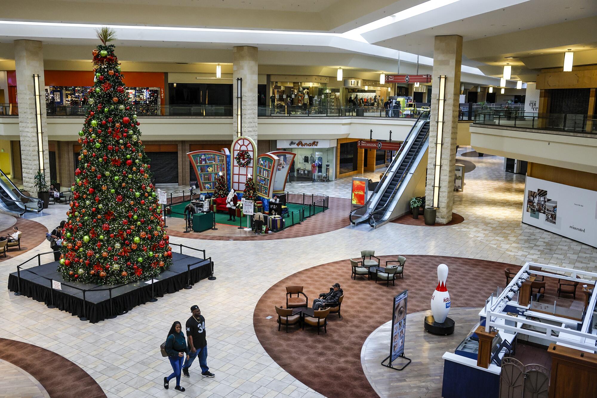 The 'Back to the Future' mall is all but dead. Except for Santa. Los