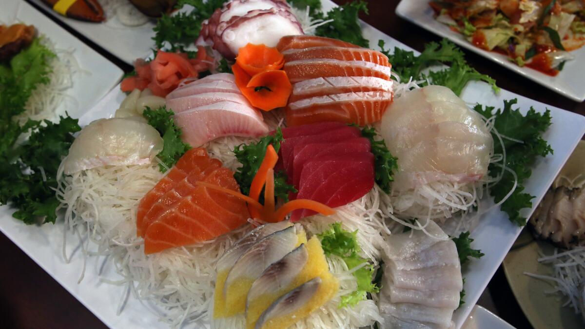 How we prepare to eat whe (korean style raw fish) and sashimi like a k, Sashimi
