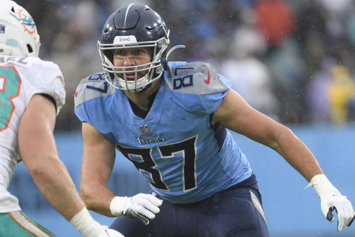 Tennessee Titans tight end Geoff Swaim plays against the Miami Dolphins.