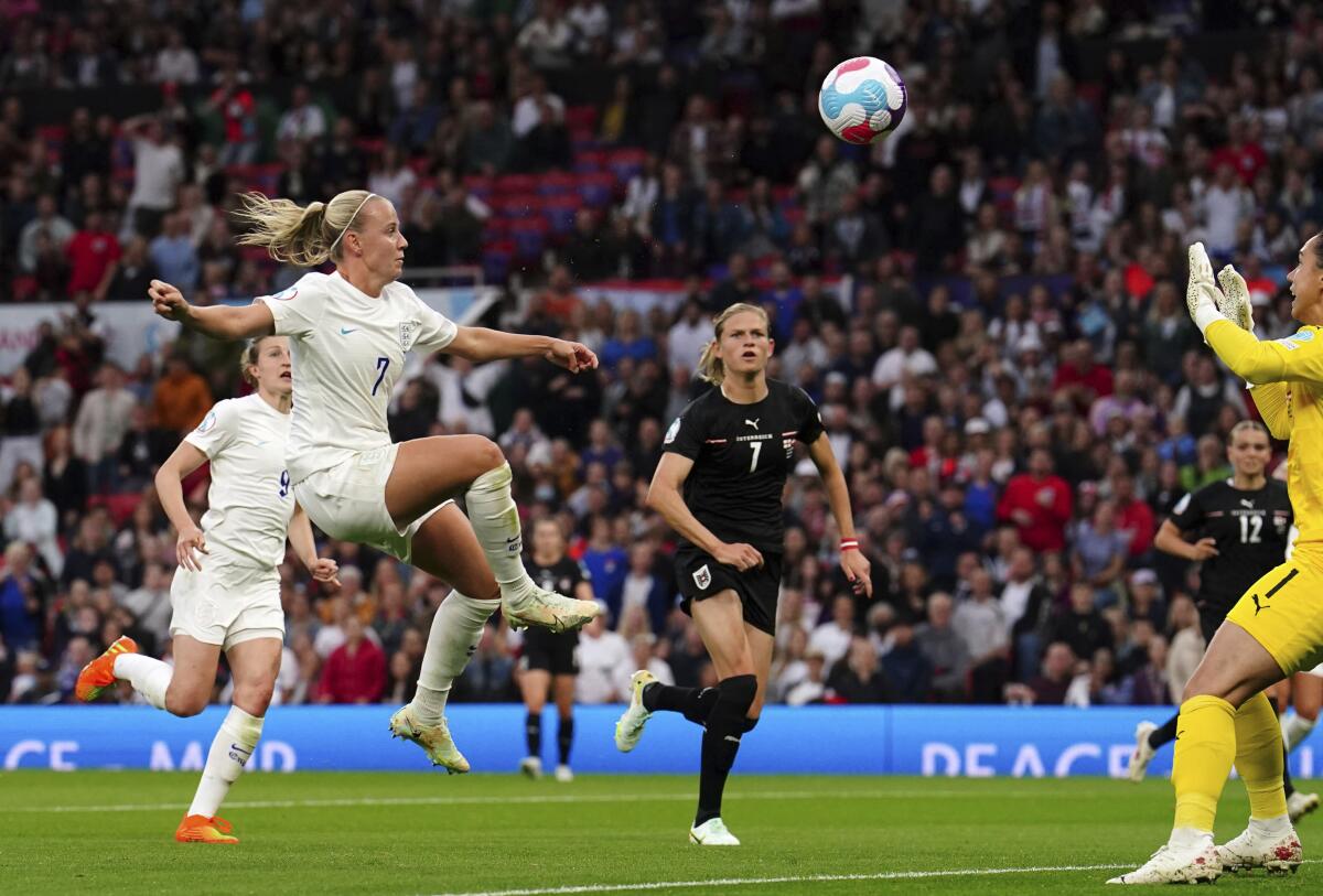 Beth Mead anota el primer gol del Campeonato Europeo femenino 