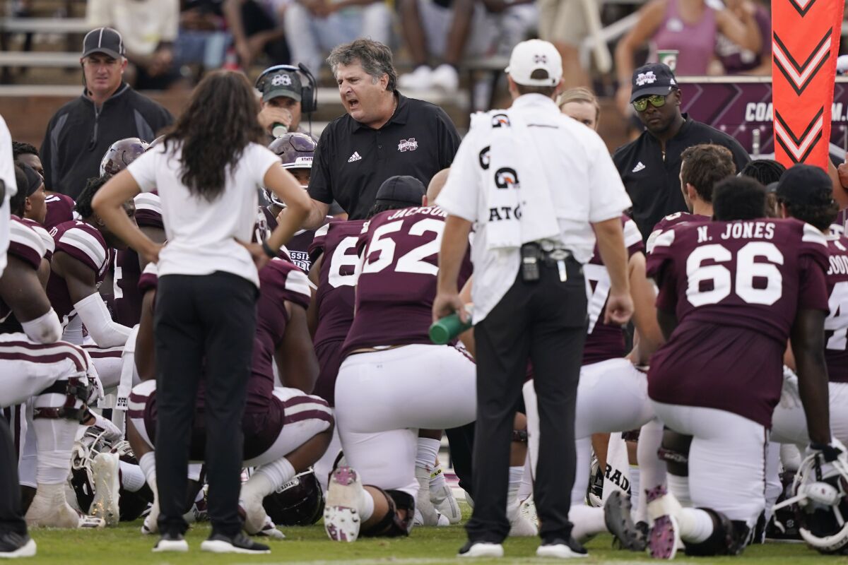 Mississippi State coach Mike Leach talks with his players before the start of the fourth quarter against Louisiana Tech