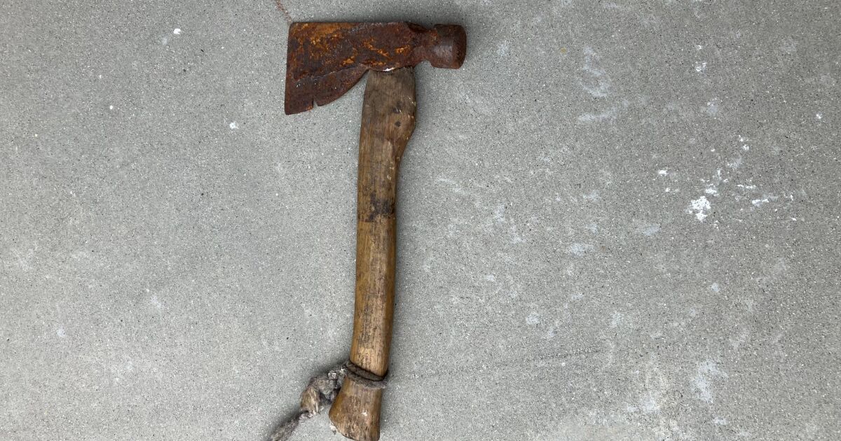 O.C. deputies kill man wielding hatchet, authorities say