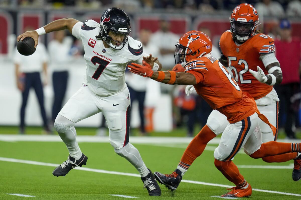 Texans quarterback C.J. Stroud (7) scrambles away from Bears cornerback Kyler Gordon (6).