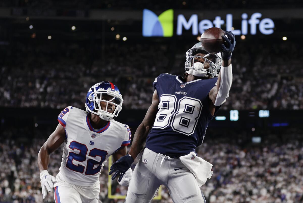 Lamb's 1-handed TD catch gives Dallas 23-16 win over Giants - The San Diego  Union-Tribune