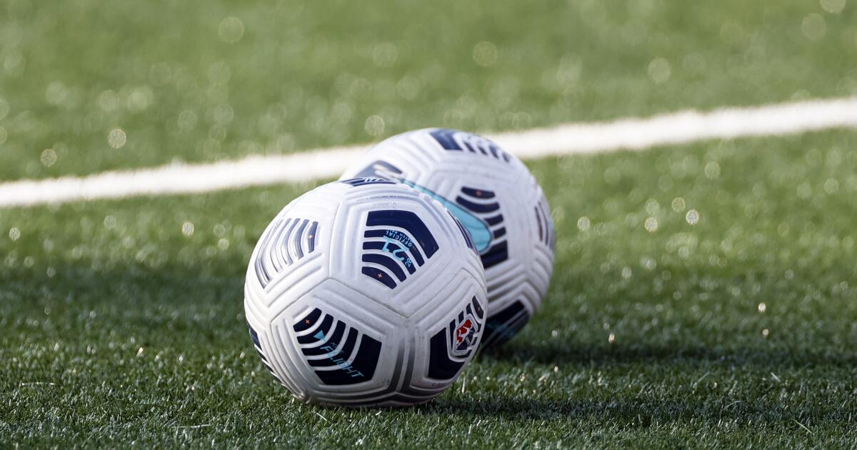 Voetbalfunctionarissen kondigen een boycot aan van wedstrijden in de zuidelijke sectie Voetbalfunctionarissen kondigen een boycot aan van wedstrijden in de zuidelijke sectie