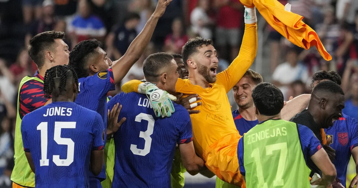 USA advance to Gold Cup semi-finals by beating Canada on penalties