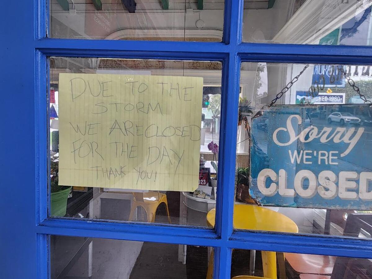 A handwritten note announces Greeter's Corner Restaurant is closed.