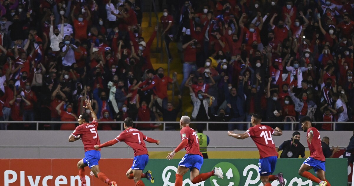 Costa Rica in the playoff zone;  take off Canada undefeated