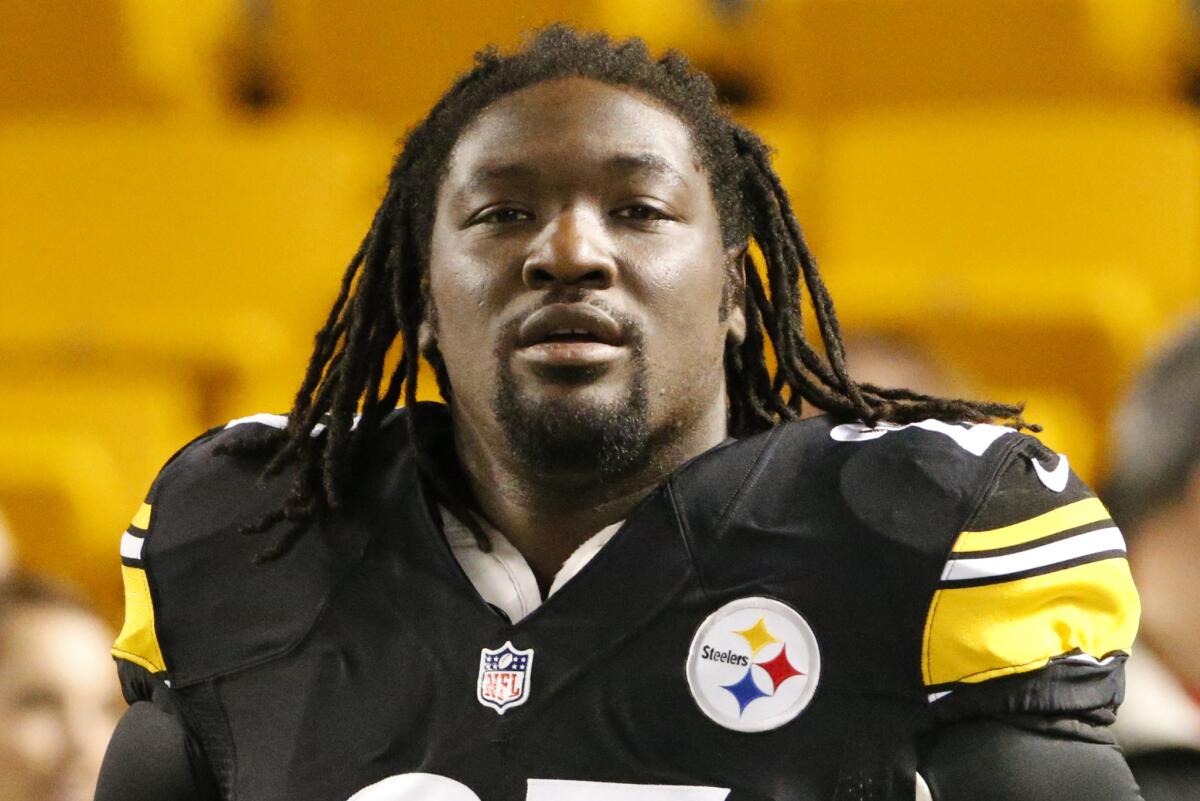 Running back LeGarrette Blount, cut by the Pittsburgh Steelers earlier this week, reportedly will sign with one of his former teams, the New England Patriots.