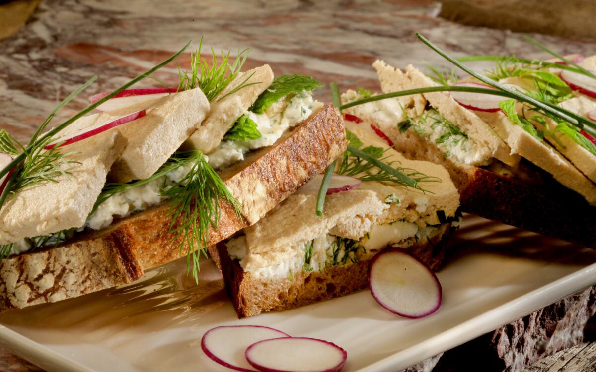 Tartines a la perse (Persian toasts)