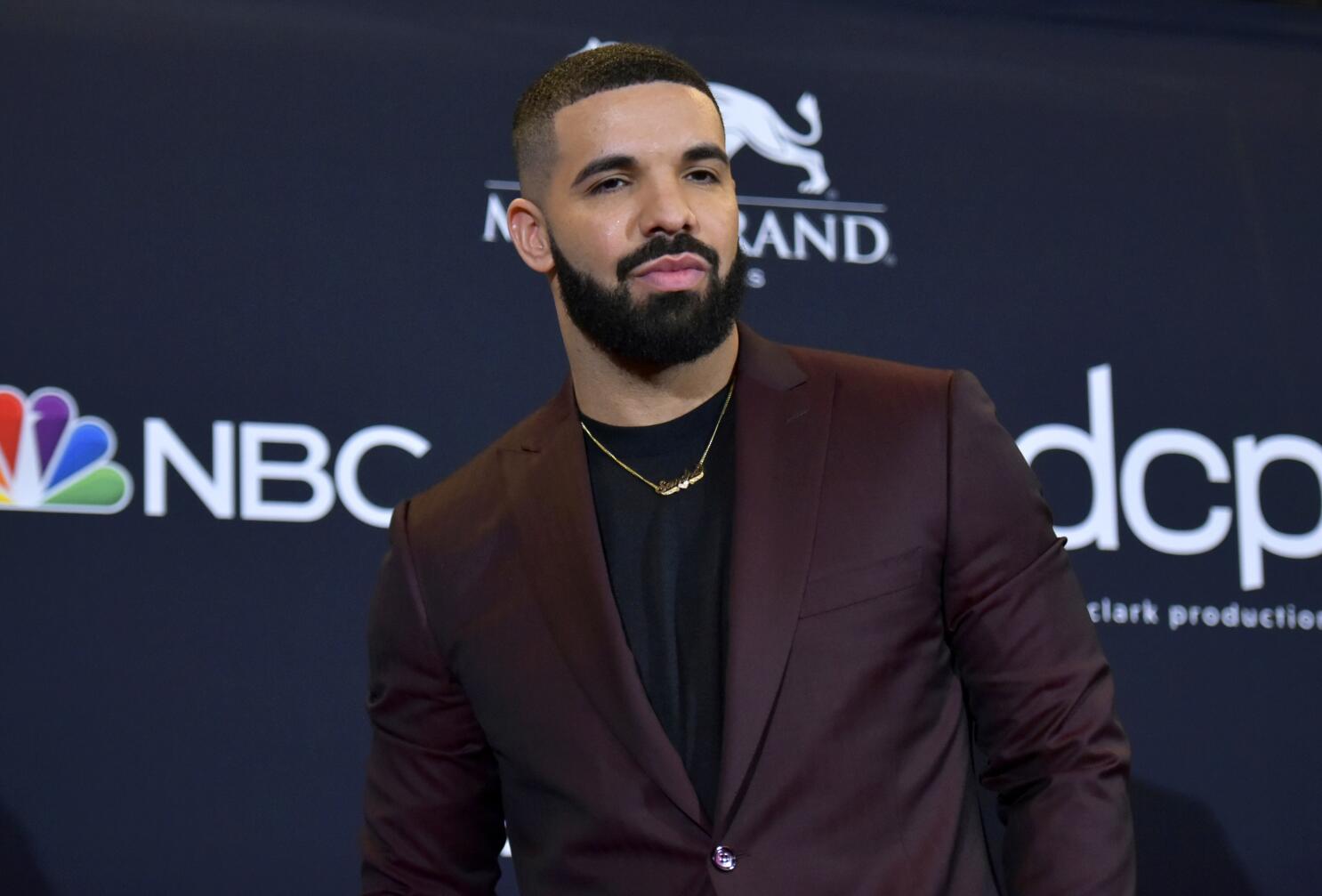 Drake calls out fan for throwing a vape at him - Los Angeles Times